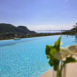 relais-villa-olivi.hotelinveneto.com/